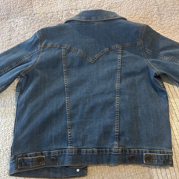 Wrangler Women's Classic Indigo Jean Jacket - Picture 9 of 9